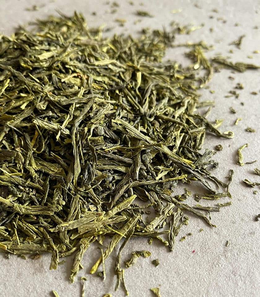 Whole-leaf green tea